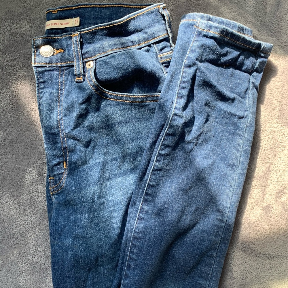 Mile high super skinny Levi jeans.